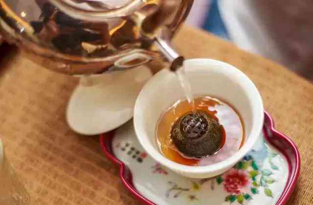 小青柑普洱茶的冲泡用量：一茶匙茶叶泡多少毫升水？