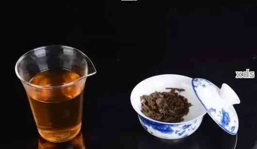 普洱茶泡出白色沉淀物正常吗？还能喝吗？