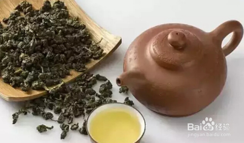 全面解析普洱茶的制作过程：如何区分晒青与炒青茶？了解两者特点与区别