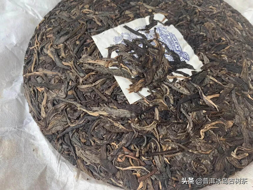 '普洱茶的特性越陈越香好吗：探究普洱茶口感和品质特征'