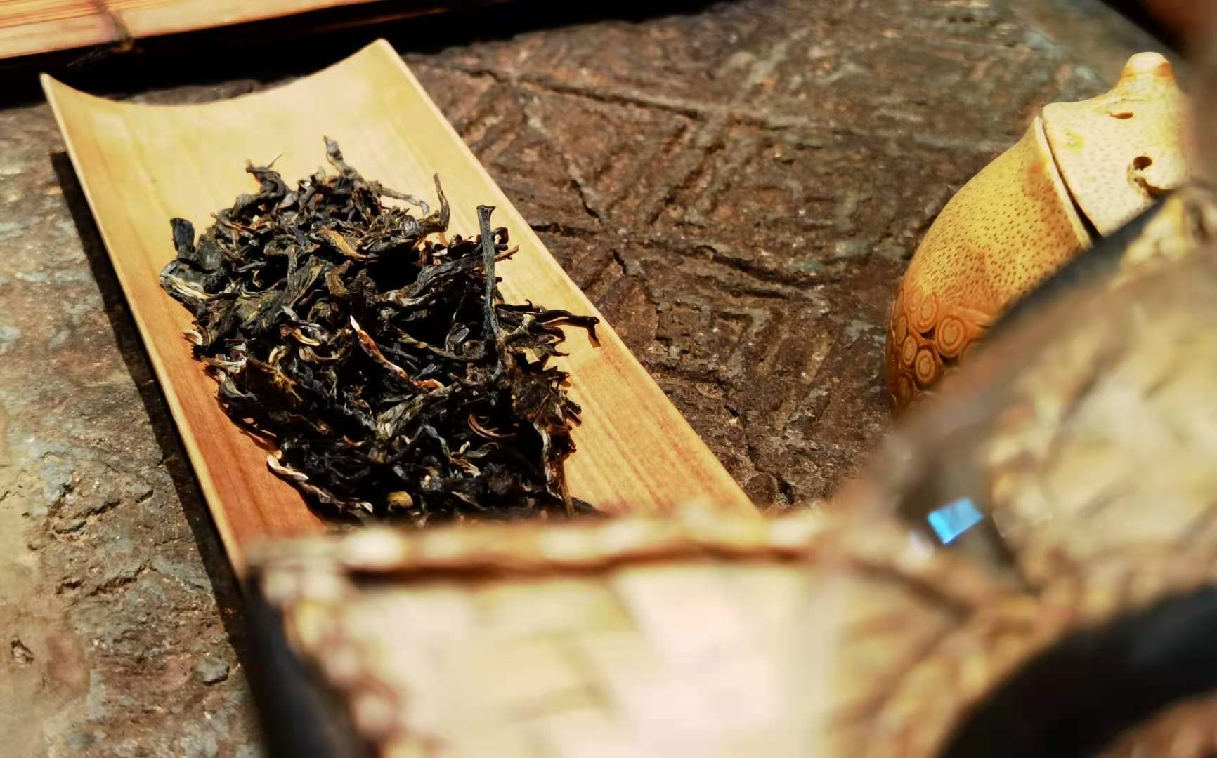 曼松旗舰店精选普洱茶：古树茶韵，醇厚口感，专业品质保证