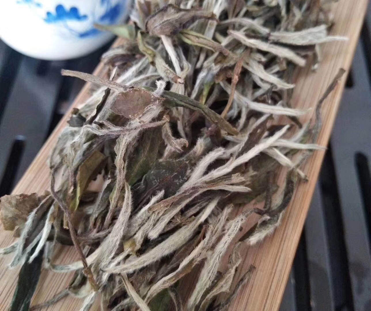 探索普洱茶水汽味：产生原理与解决方法