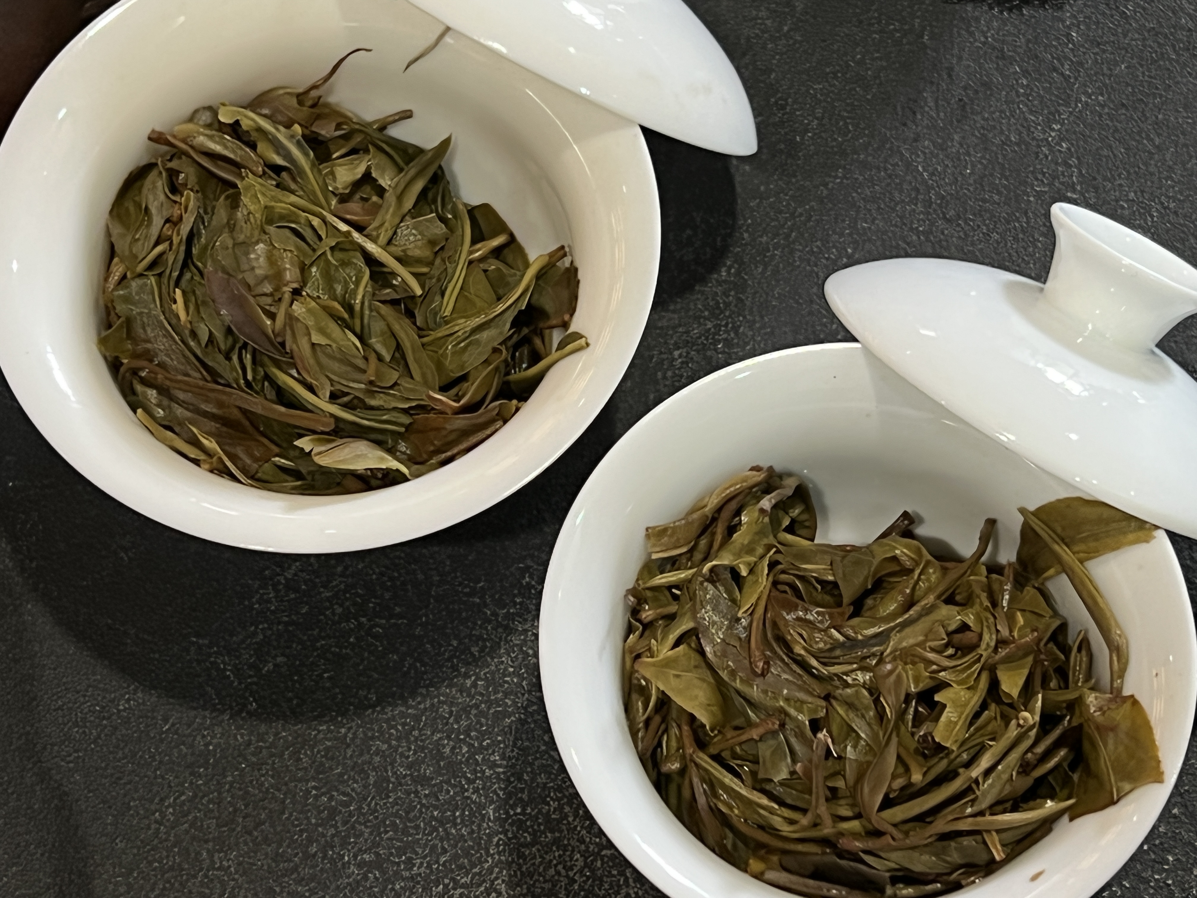 '如何分辨普洱茶春茶和秋茶：技巧与区别分析'