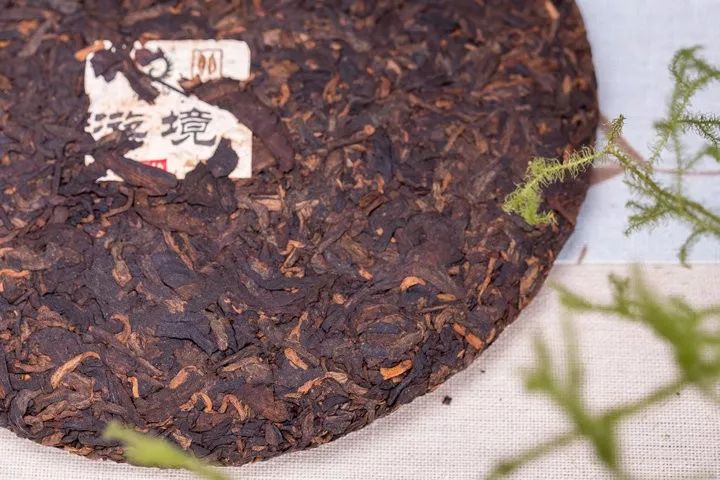 云南特产七子饼茶红中黄：古树茶香韵，品质越传承千年