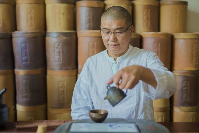 痛风患者喝茶水的科学指南：了解哪些茶对痛风有益，哪些需避免