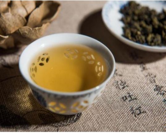 白瑞香茶：一种独特的乌龙茶，源自中国福建的精工艺与香气丰富的历