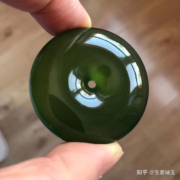 岫玉180的颜色是黄绿还是蓝绿？