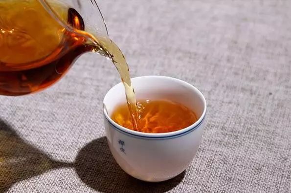 冰岛古树红茶价格解析：一杯红茶背后的故事与价值