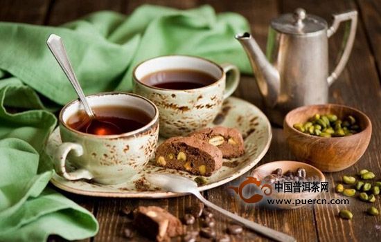 喝浓茶的好处与风险：是否过量饮用对身体有益？