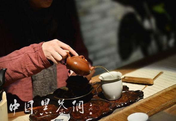 生活就像一杯茶：品味人生、调整心态的智慧与启示