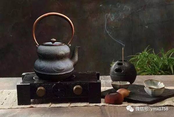 使用铁壶煮普洱茶：挑战传统还是完美实践？