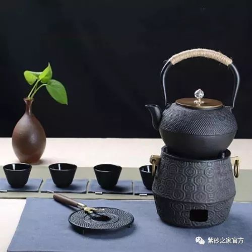 铁壶泡茶在文化中的地位与好处：了解传统与现代的茶道体验