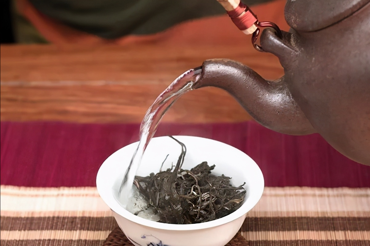 5克普洱茶配多少水合适：掌握泡茶的黄金比例