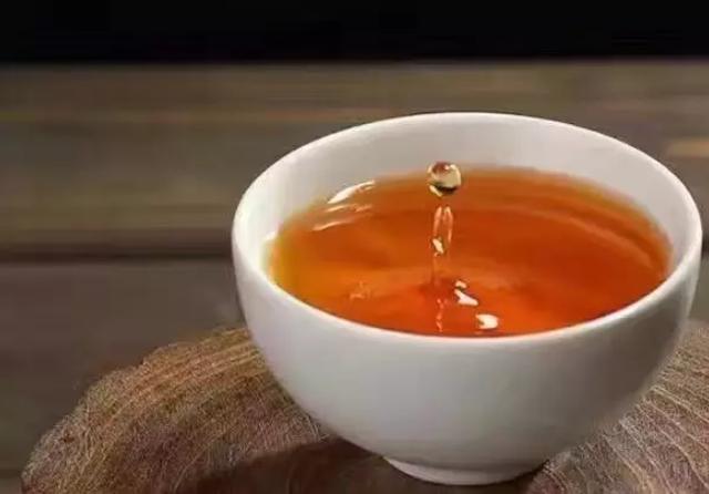 红茶与岩茶之争：品味独特风味还是追求醇厚口感？