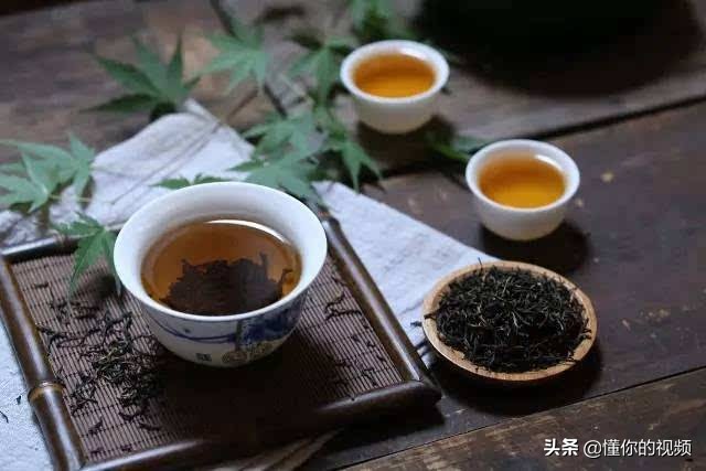 普洱茶的起源：谁是最早种植这种茶的人？同时探讨普洱茶的历和文化背景。