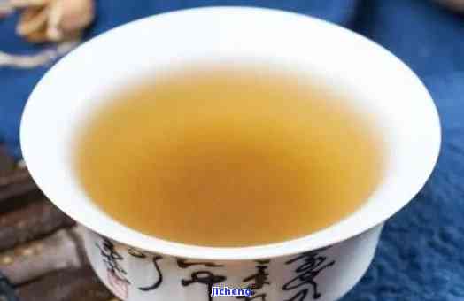 黄芪加普洱茶泡水喝：作用与功效，能否一起泡水喝？