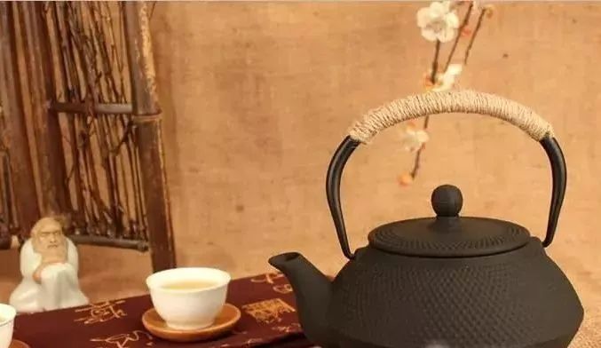 普洱茶煮沸时出现泡沫是正常现象吗？探讨泡沫产生的原因及对茶叶品质的影响