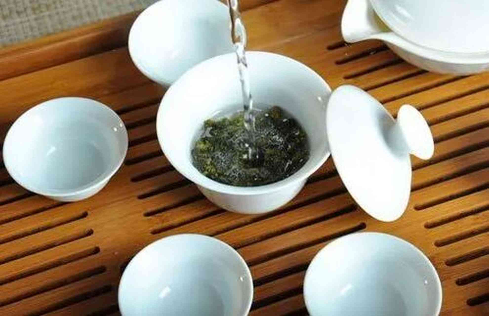 茶杯泡茶后，如何去除茶垢和味道？