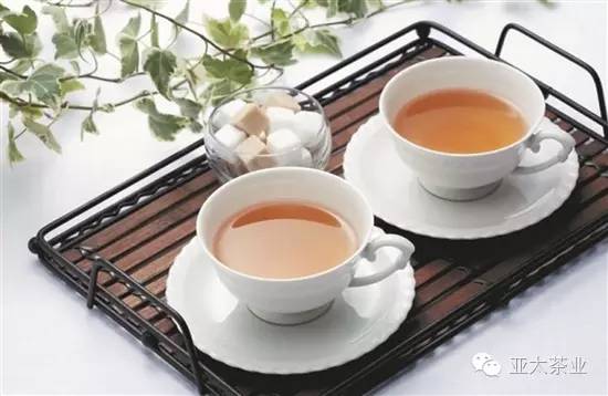 茶杯泡茶后，如何去除茶垢和味道？