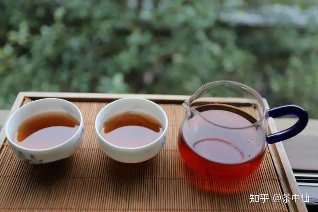 请简述茶叶的六大类别，包括绿茶、红茶、乌龙茶、白茶、黄茶和黑茶。