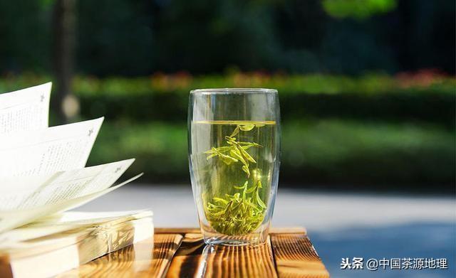 冠心病人饮茶指南：哪些茶对心血管有益？如何选择和搭配茶叶以降低风险？