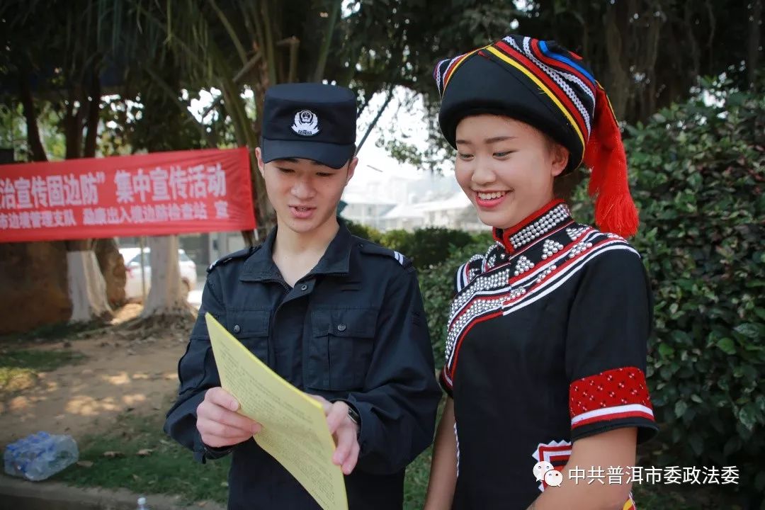 存放普洱茶饼桌子上