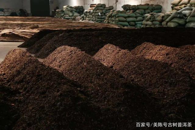 熟普洱茶离地发酵与卧堆发酵：哪种方法更优？解答您的疑惑