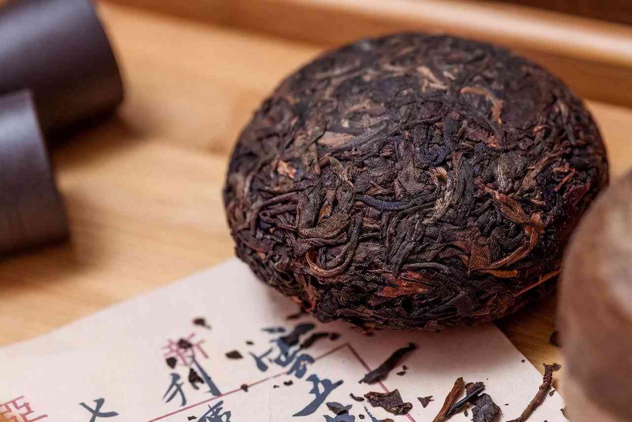 普洱茶饼：熟茶还是生茶？了解两种不同类型的茶叶特点与区别