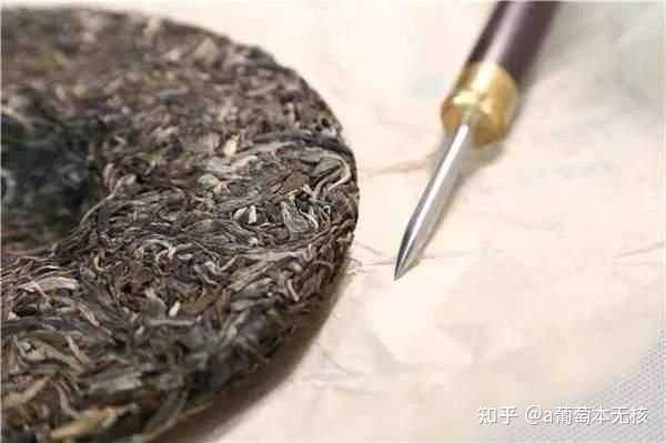 普洱茶挂件：熟茶还是生茶？为什么选择普洱茶挂件作为礼物？