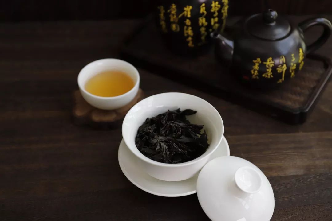 高级茶叶杯： 玻璃与茶香的完美融合，让您品味非凡