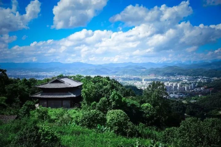 云南普洱市中心的位置及其周边景点推荐