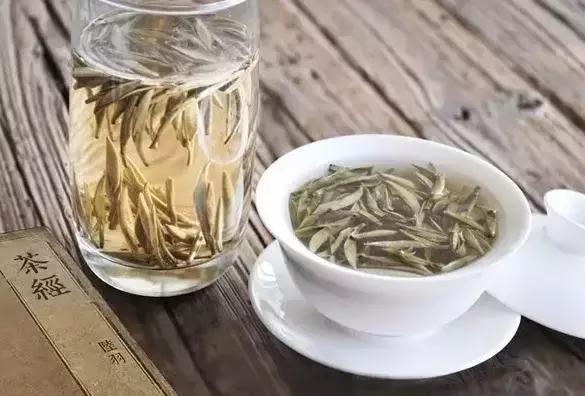 为什么对茶叶过敏的人多？喝茶会导致过敏反应吗？了解茶叶过敏的原因。