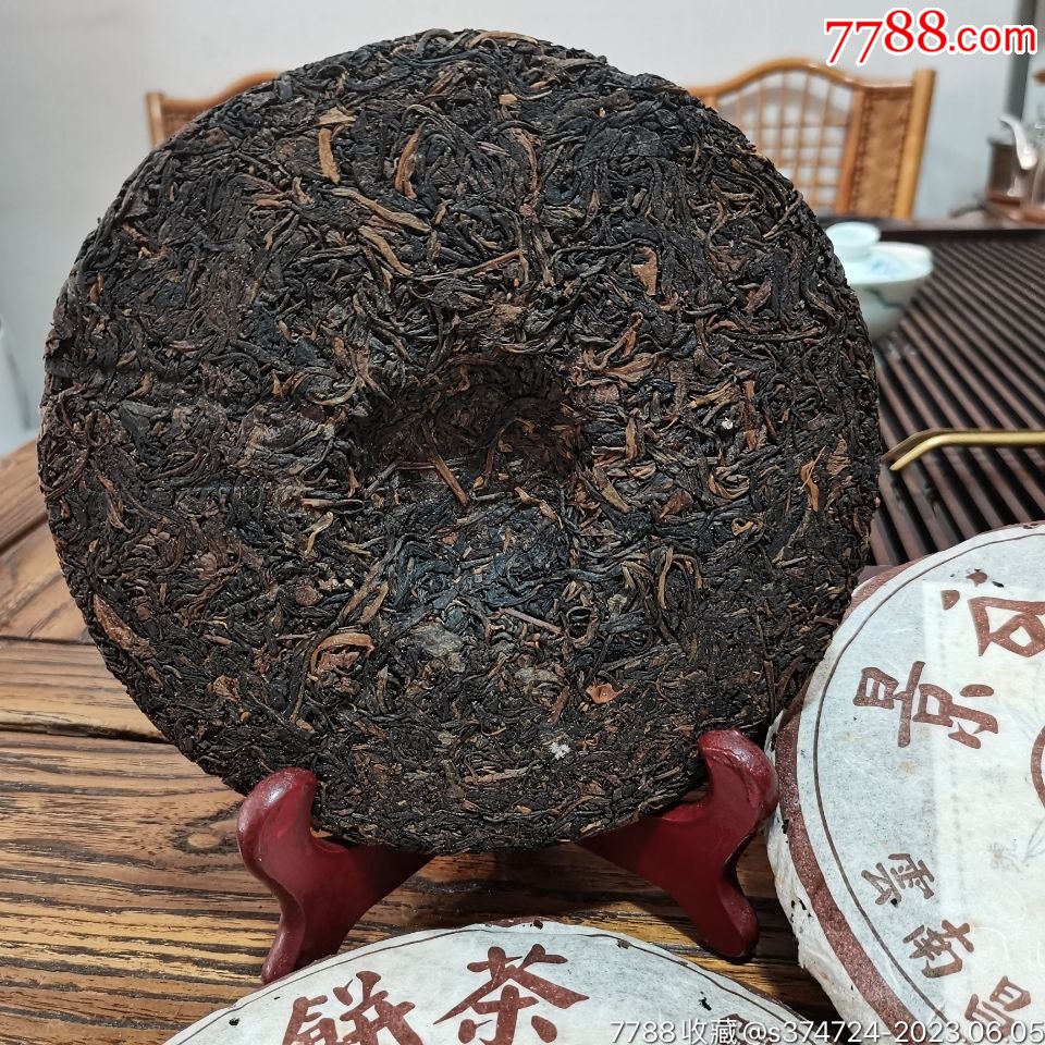 05年普洱茶饼珍藏