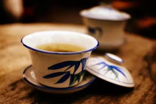 探索粗散末饼茶：茶叶种类与制作工艺的奥秘