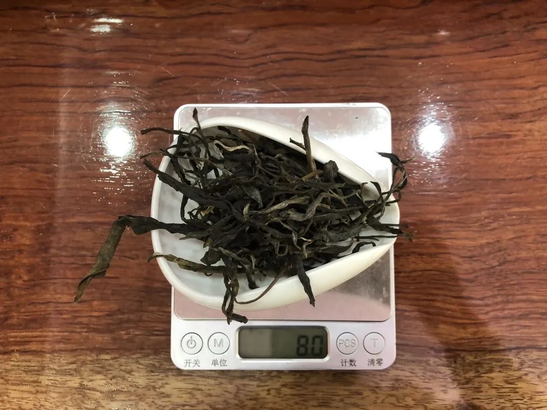 普洱茶品鉴与饮用全指南：从选购到冲泡，了解正确的喝法和体验