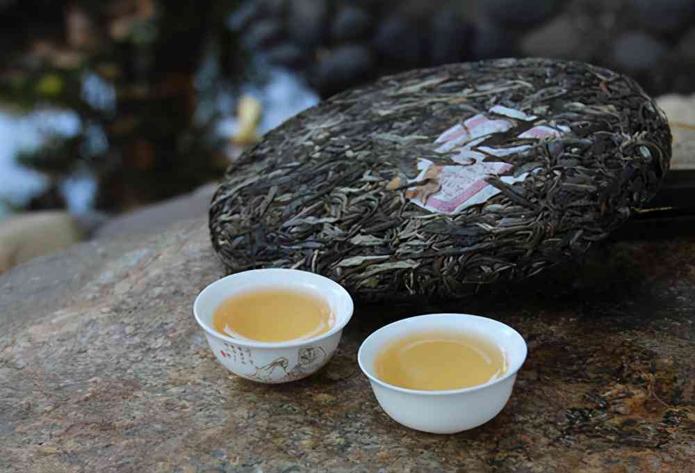 南糯山普洱茶2016年价格及口感特点，珍藏版与200克装对比