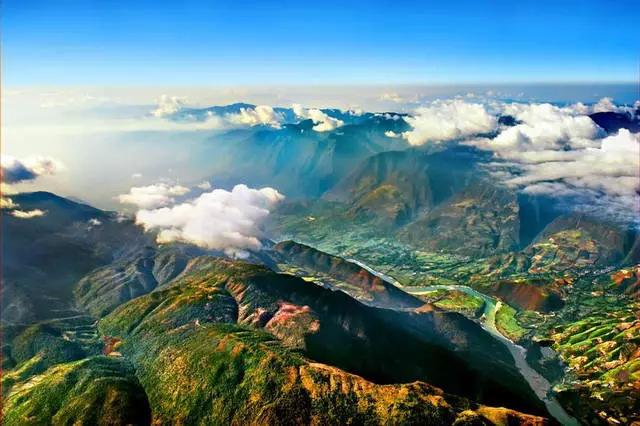 怒江高黎贡山旅游胜地全方位攻略：景点介绍、游玩路线、住宿餐饮一应俱全