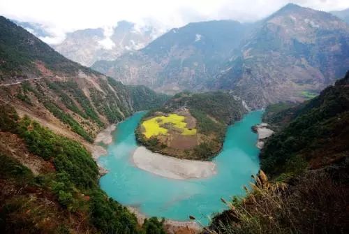 怒江高黎贡山旅游胜地全方位攻略：景点介绍、游玩路线、住宿餐饮一应俱全