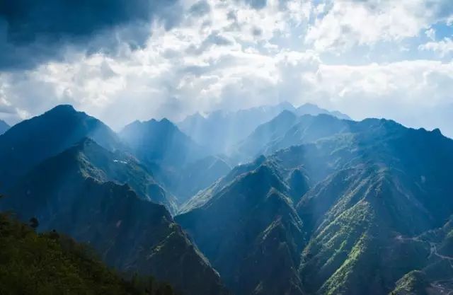 怒江高黎贡山旅游胜地全方位攻略：景点介绍、游玩路线、住宿餐饮一应俱全