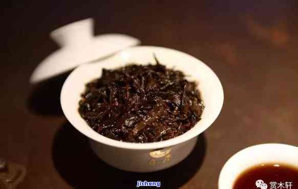 普洱茶饼颜色很深-普洱茶饼颜色很深正常吗