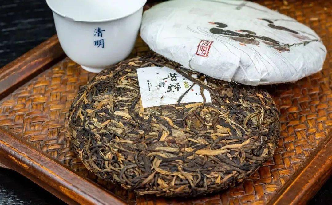 香气高雅色清透普洱茶饼