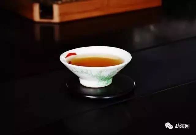 有白霜的普洱茶怎么冲泡：喝出好味道，普洱茶的白霜也能享受！