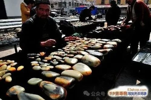 新疆和田玉场盛景：现代化设施、丰富的产品选择和专业服务一览无余