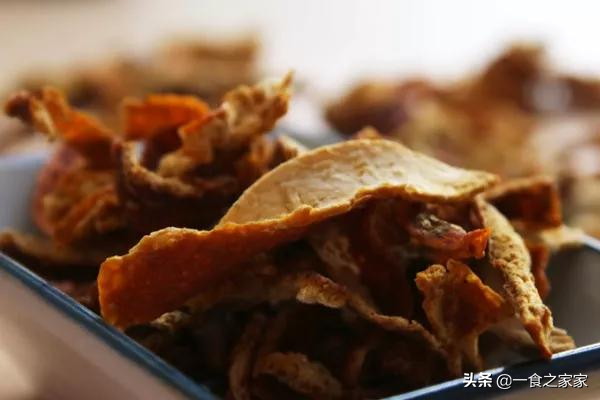 根陈皮：一种药食两用的中草药材及其在健饮食中的应用