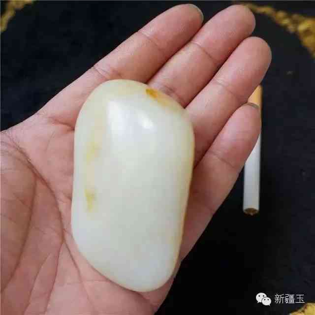 和田玉内部棉絮现象：正常还是质量问题？如何鉴别和田玉的品质？