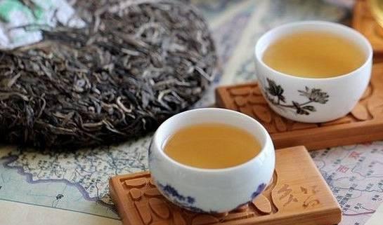 炙黄芪和普洱茶的联合饮用：功效、作用与注意事项一览