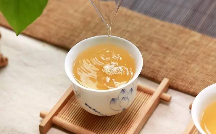 喝茶时能否食用土豆？了解土豆与茶叶的相互作用及饮食建议