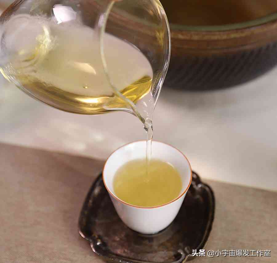 '为什么喝完普洱茶会通便：探讨普洱茶的肠道调节作用及便秘原因'