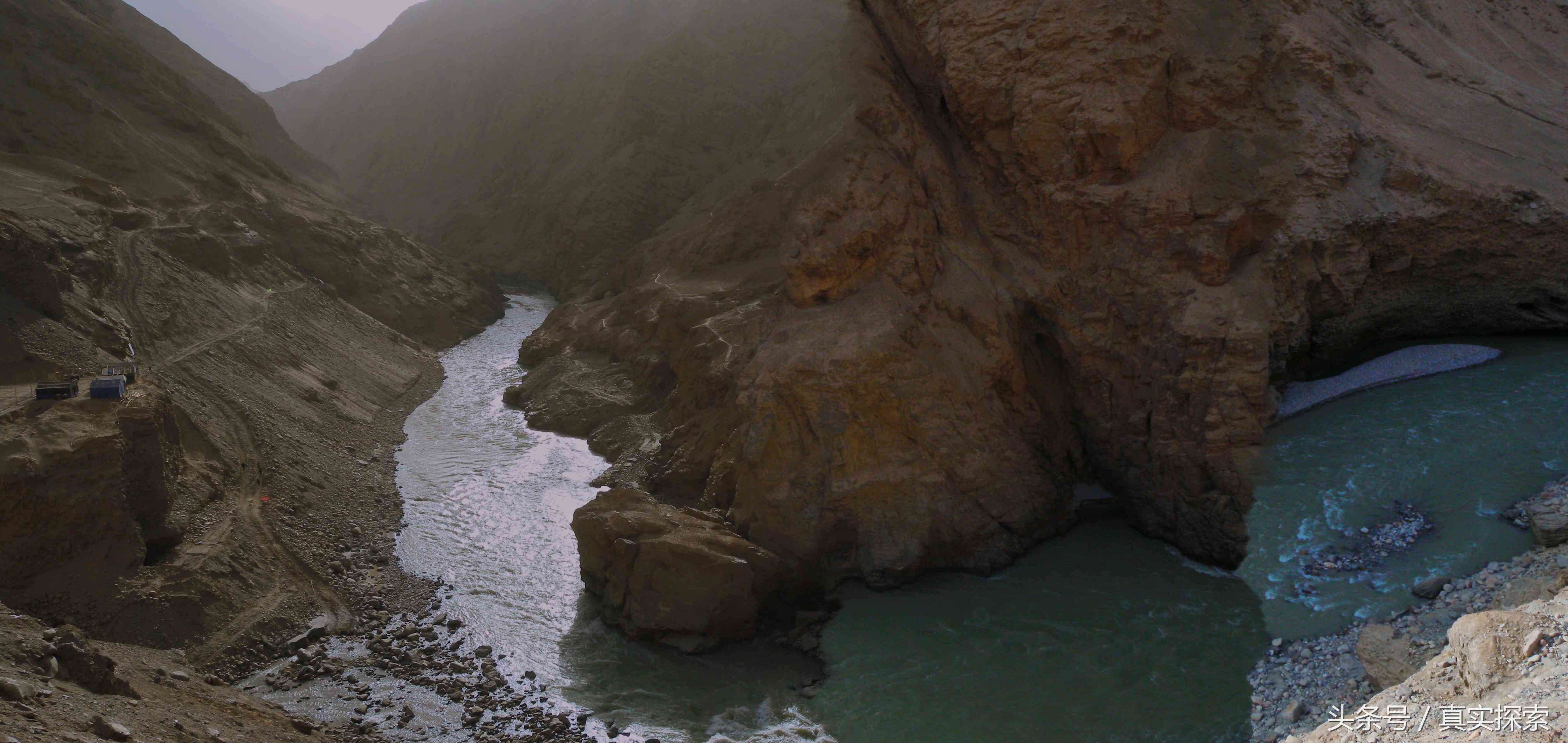 探索和田玉黑青与墨玉的价值：浠峰地区的宝石魅力