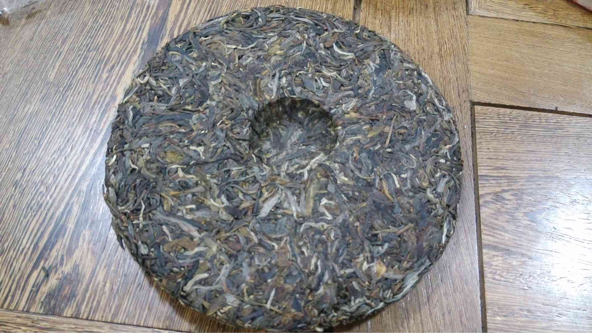 小马吃草的普洱茶饼